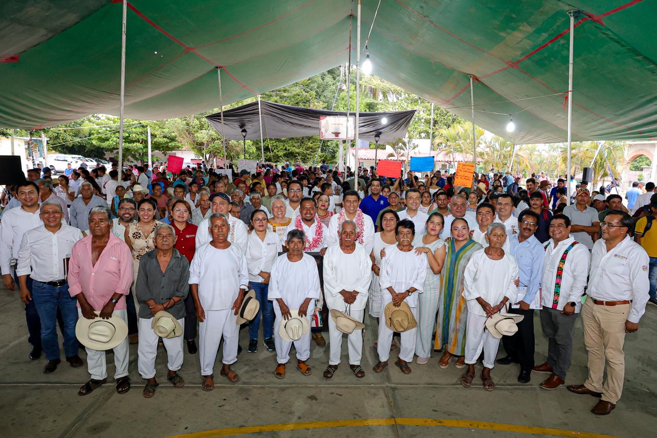 Con obras en escuelas y caminos, Salomón Jara construye el bienestar de Santiago Tetepec