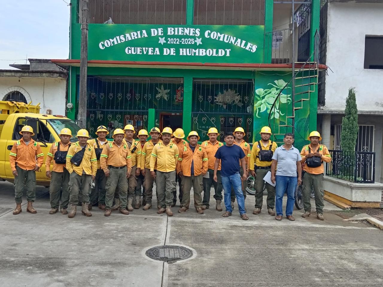 Controla Coesfo incendios forestales en límites de Santa María Guienagati y Guevea de Humboldt