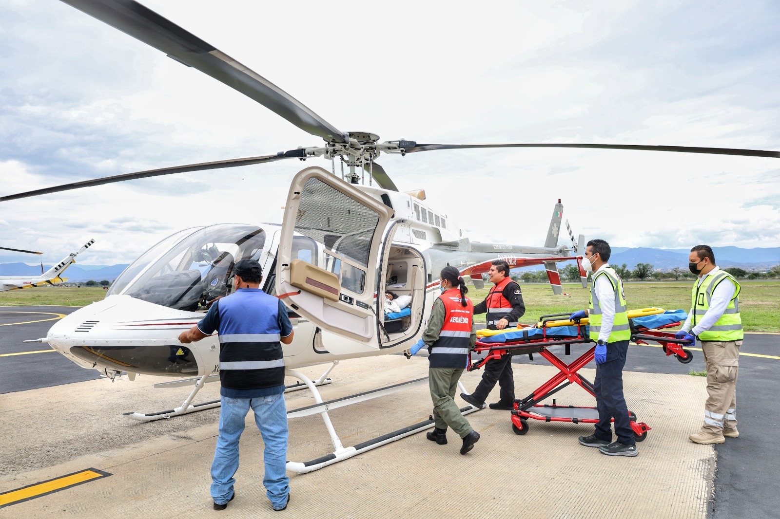 Traslada Gobierno del Estado a mujer embarazada al Hospital Regional de Alta Especialidad de Oaxaca