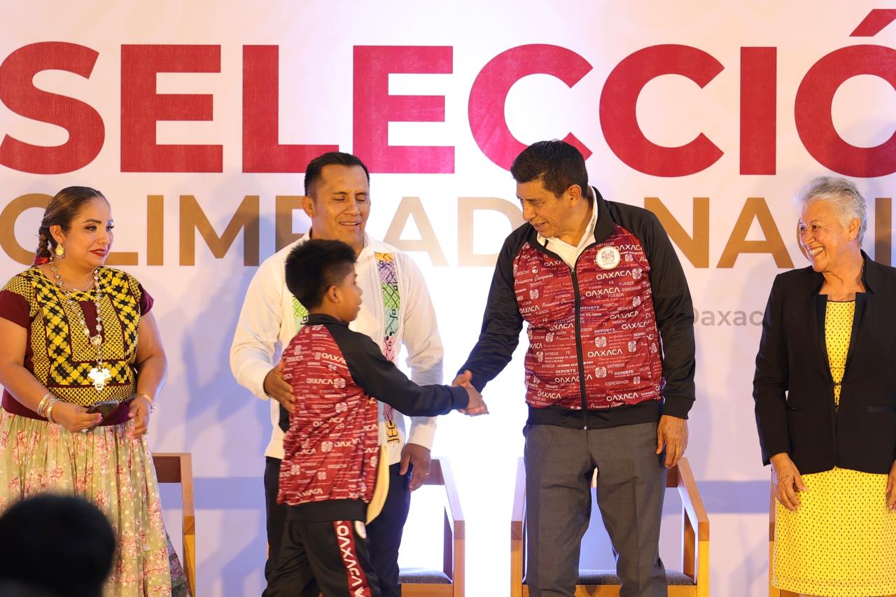 Abandera Salomón Jara a Selección Oaxaqueña de la Olimpiada Nacional Conade 2025