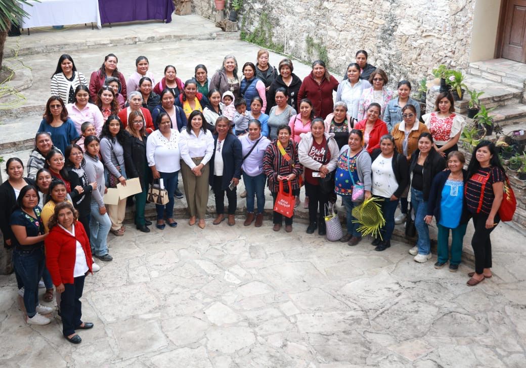 Oaxaca fortalece redes de apoyo para mujeres en la región Mixteca