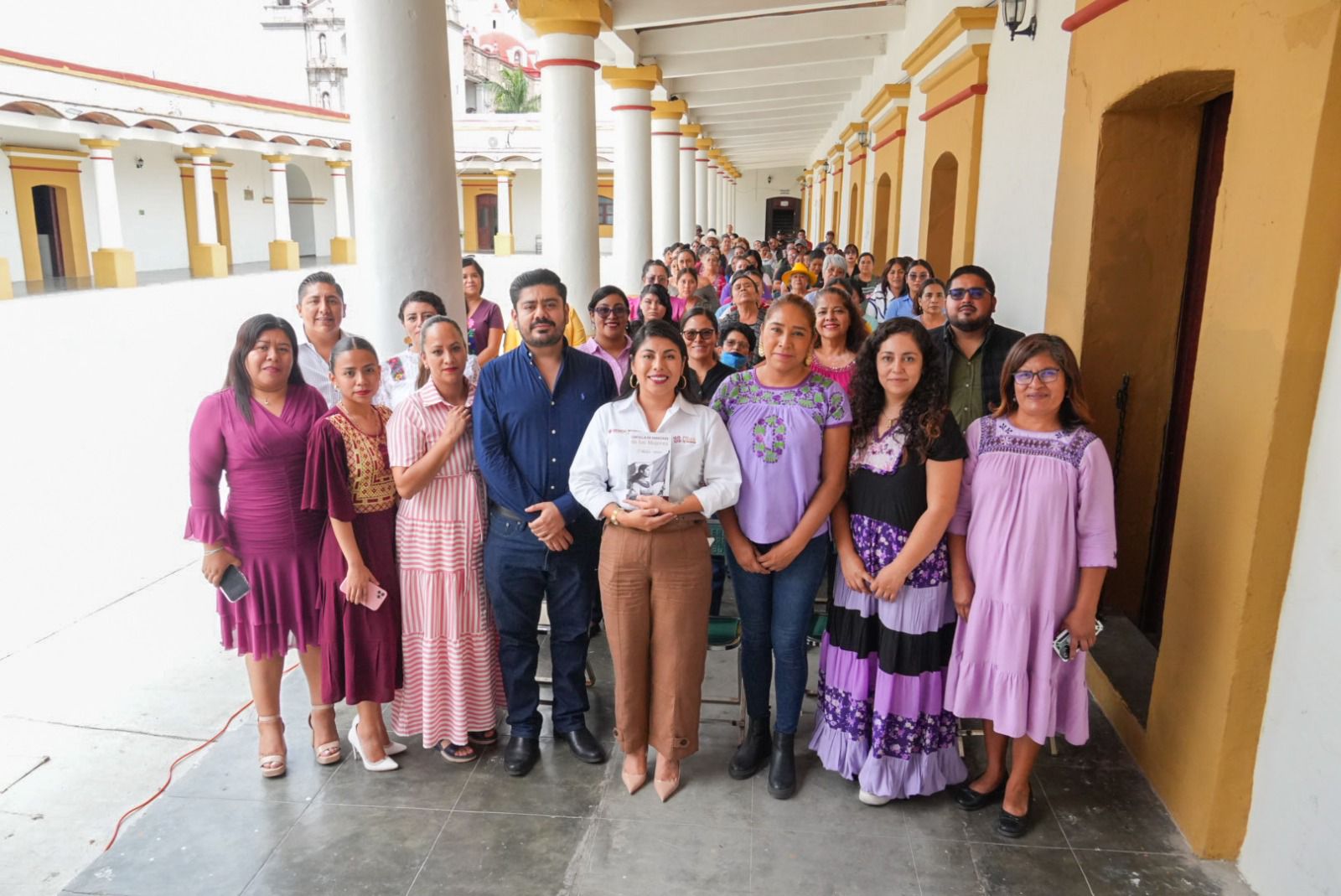 Acerca Gobierno de Oaxaca atención especializada a mujeres con Centros LIBRE en Ejutla de Crespo y Sola de Vega
