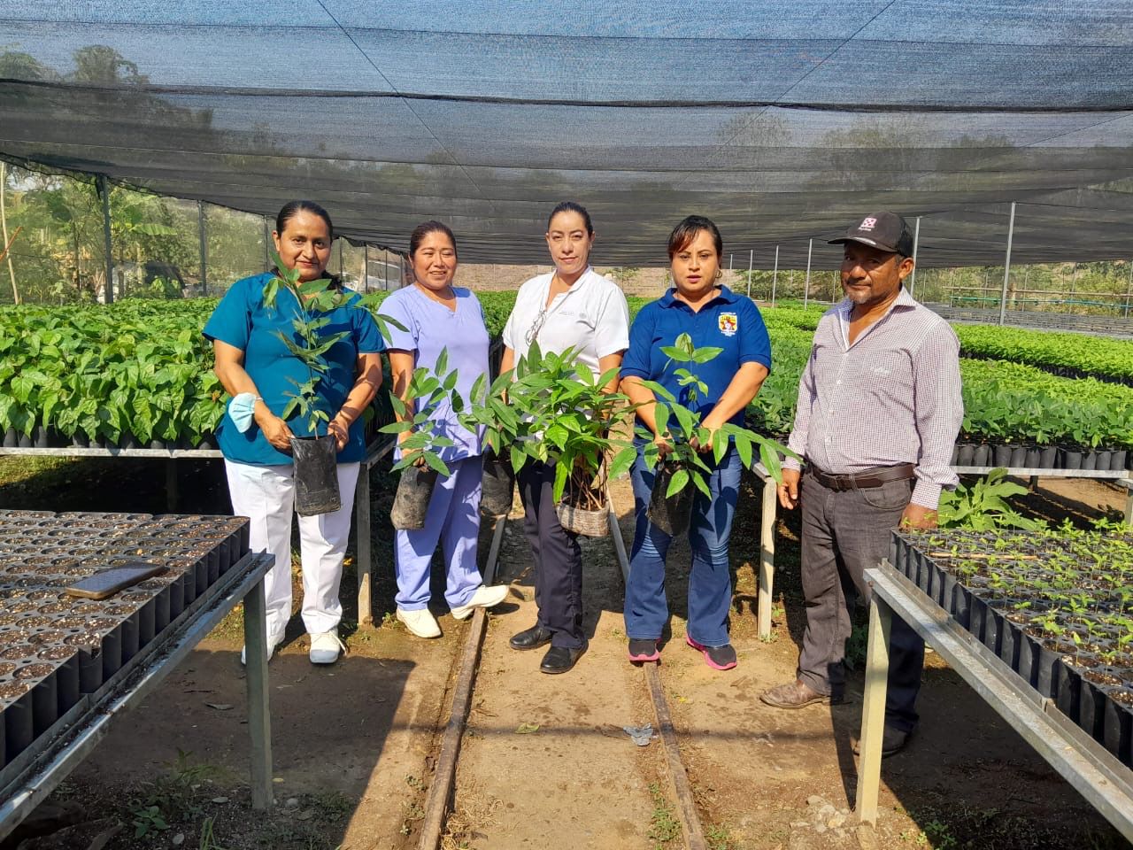 Dona Coesfo más de 7 mil árboles a escuelas de Jalapa de Díaz para la reforestación de espacios comunes