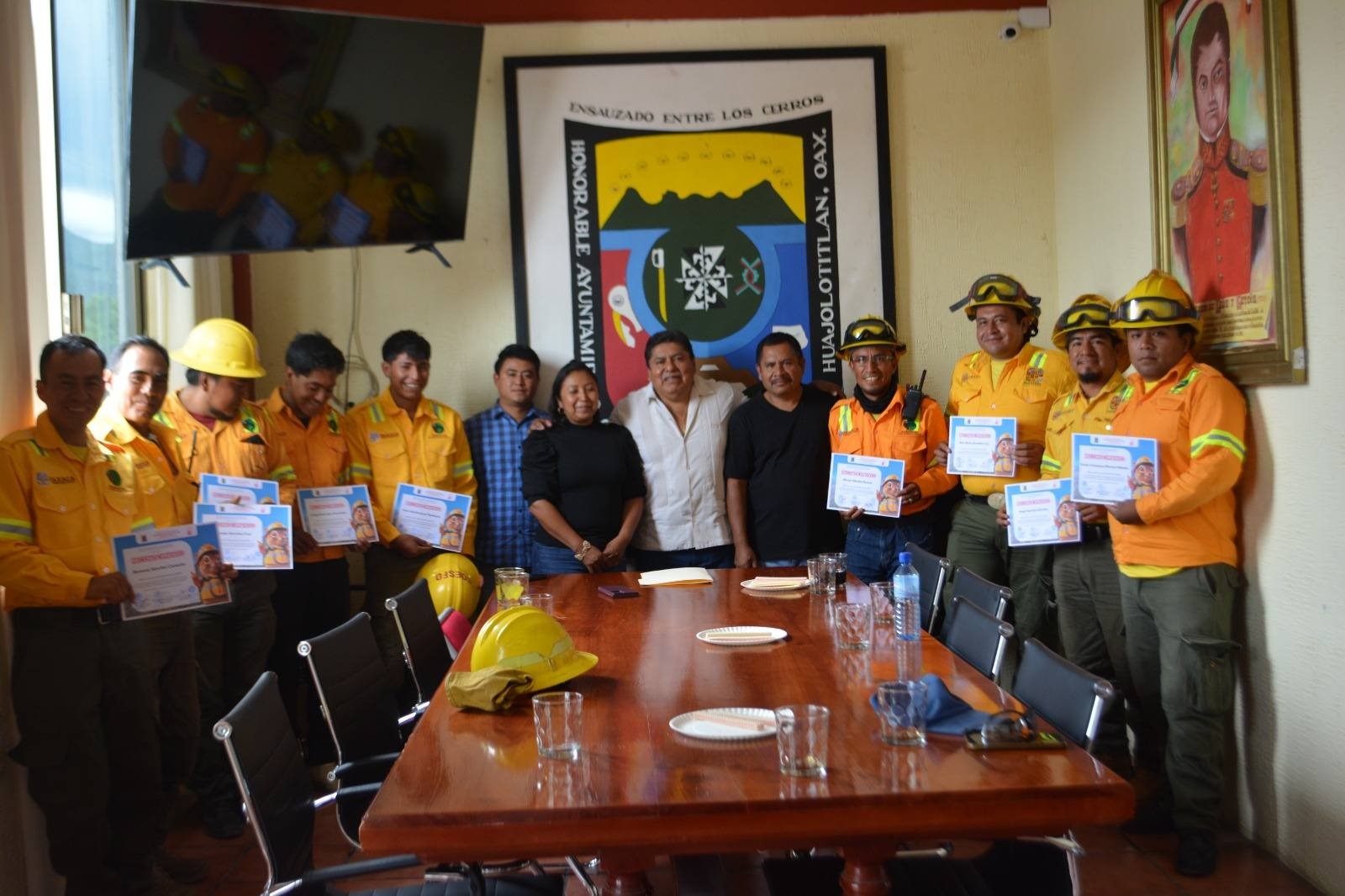 Reconoce Santiago Huajolotitlán labor de la Coesfo en la temporada de incendios forestales 2025