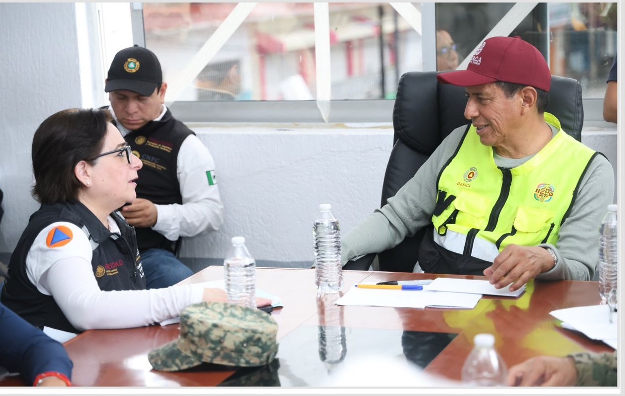 Acuerdan gobiernos de Oaxaca y México acciones para atender a localidades incomunicadas de Pinotepa Nacional