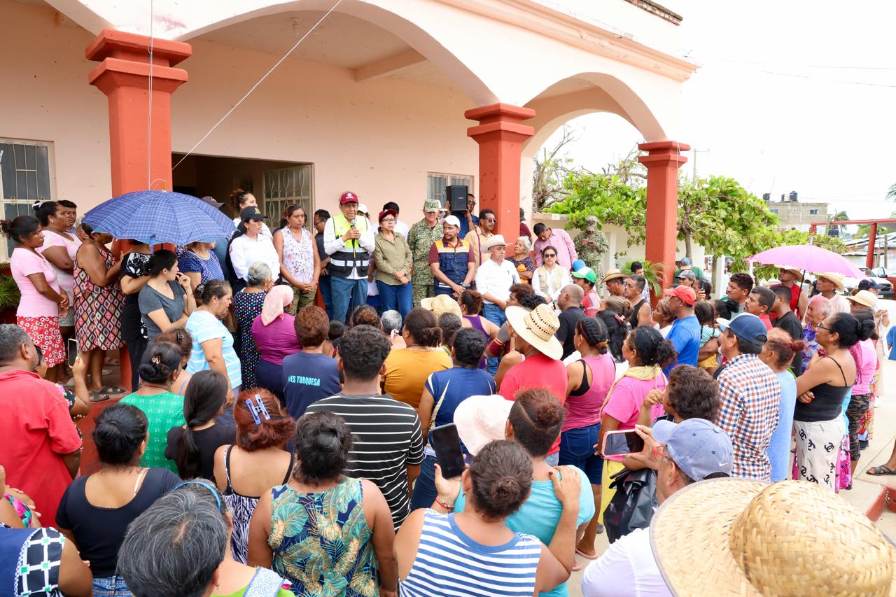 Con trabajo coordinado, Gobierno de Oaxaca y Federación atienden a damnificados por el huracán «Erick»