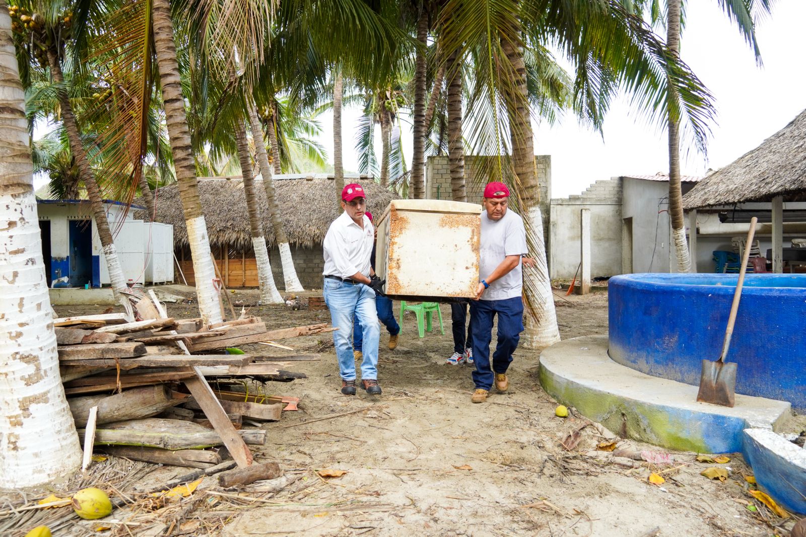 Despliega Sedeco brigada en Cerro Hermoso para apoyar a comunidades afectadas por el huracán Erick