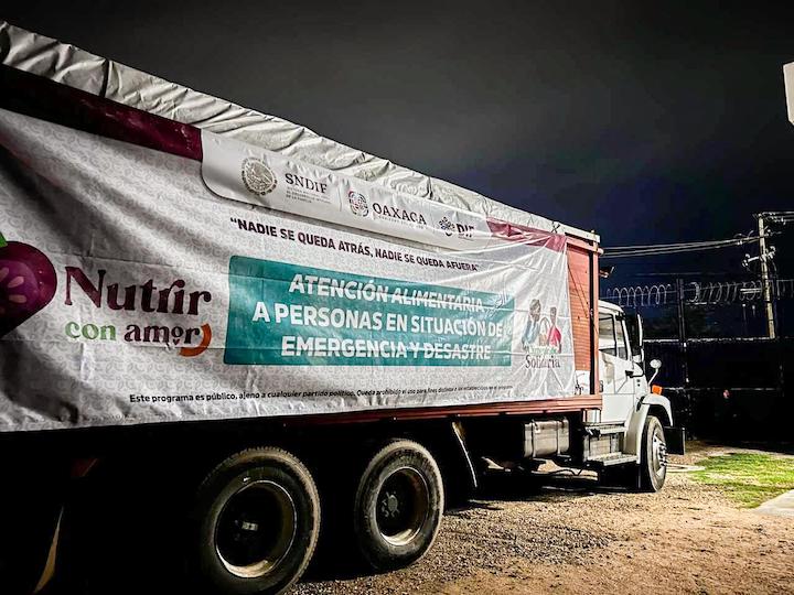 Envía DIF Oaxaca dos cargamentos de ayuda humanitaria a la región Costa