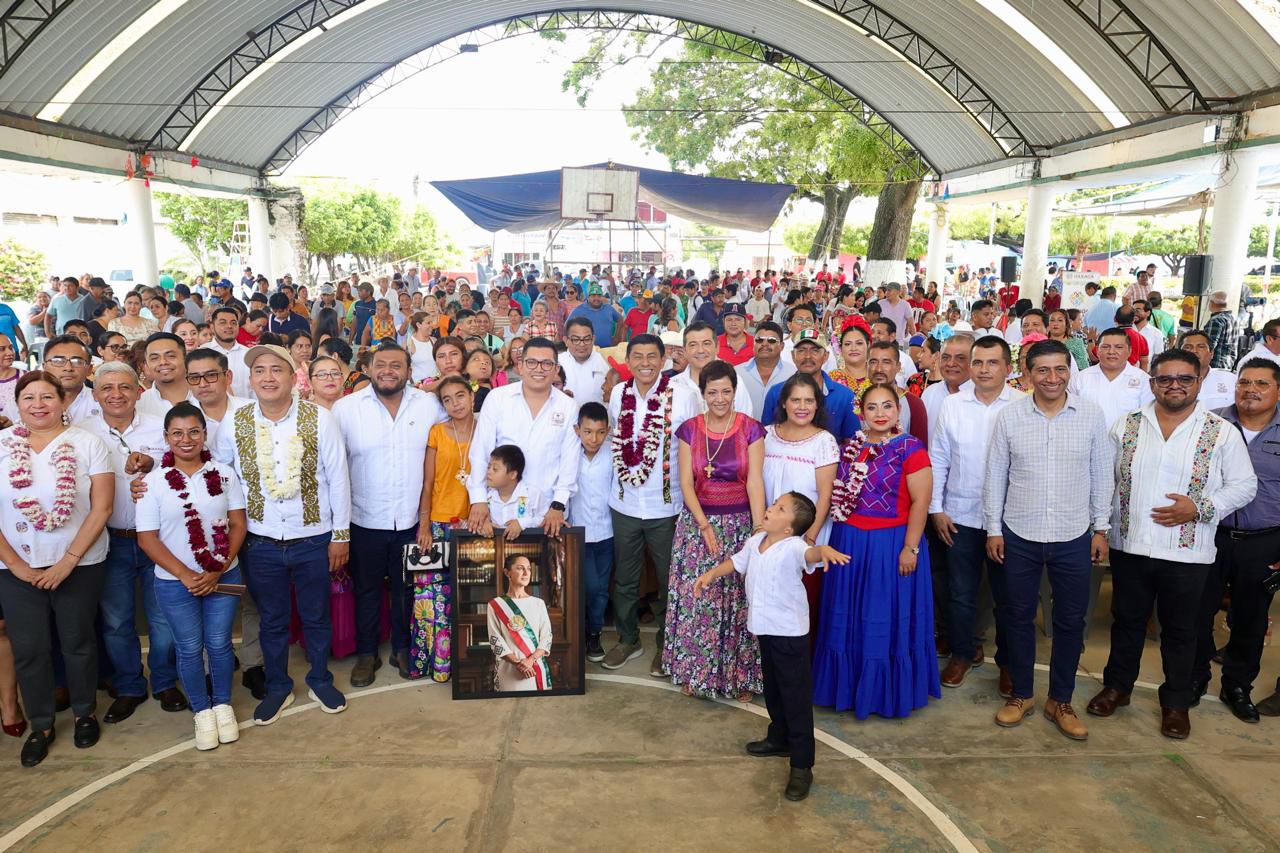 Apuesta Primavera Oaxaqueña por la conectividad con la construcción de dos caminos en San Francisco Ixhuatán