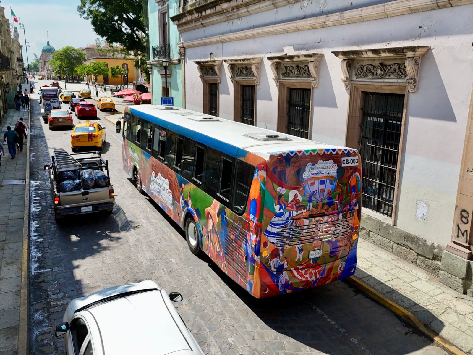 Inician rutas gratuitas de BinniBus para disfrutar de las fiestas de Guelaguetza 2025