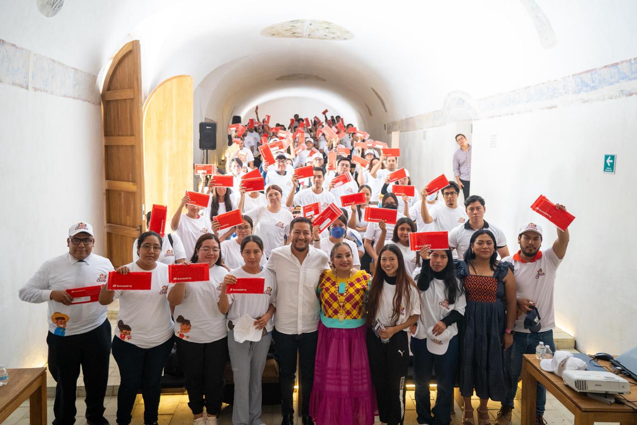 Entrega Gobierno de Oaxaca tarjetas de Mi Primera Chamba a jóvenes de Valles Centrales