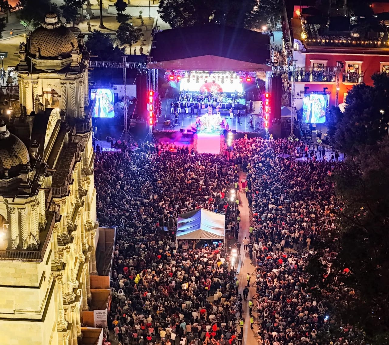 Enaltece Lila Downs cultura oaxaqueña en primer concierto masivo Guelaguetza 2025