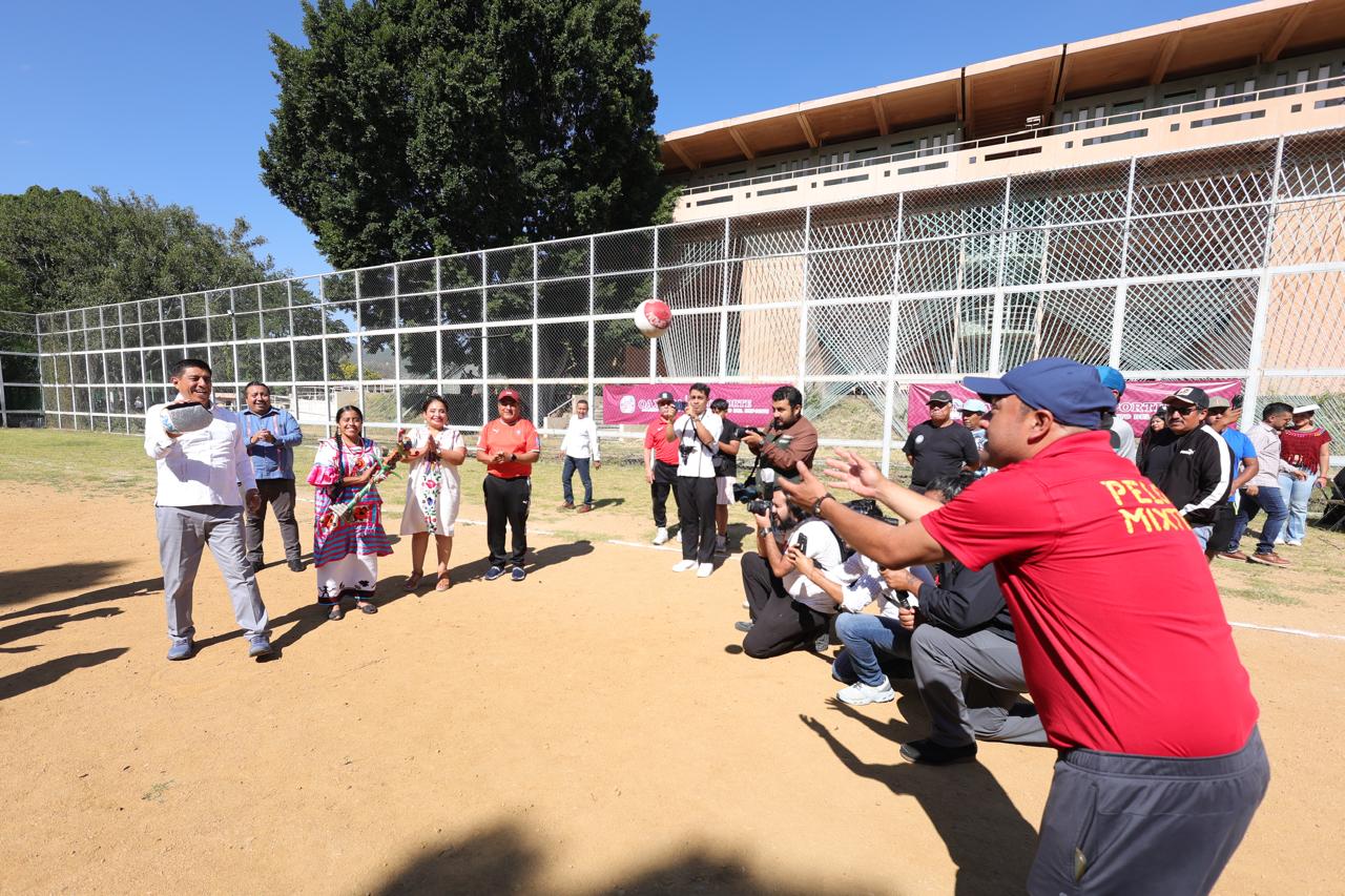 Inaugura Gobernador de Oaxaca Torneo Internacional de Pelota Mixteca “Lunes del Cerro” 2025
