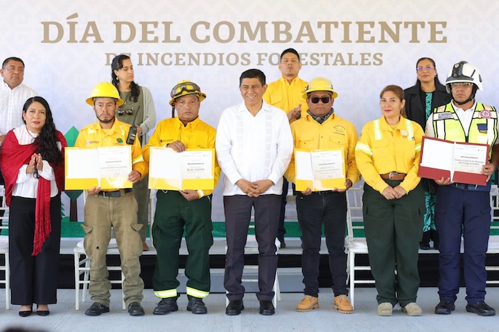 Reconoce Gobernador de Oaxaca valentía y servicio de combatientes forestales