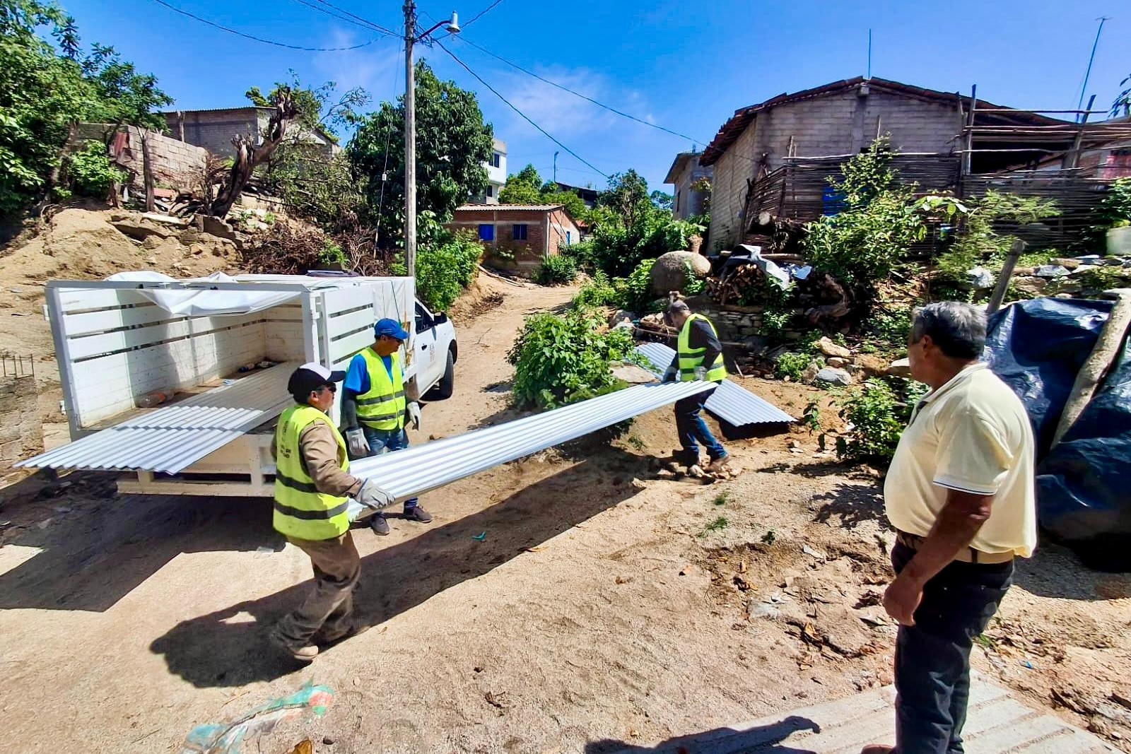 Continúa Soapa dando apoyo a familias damnificadas por el huracán Erick