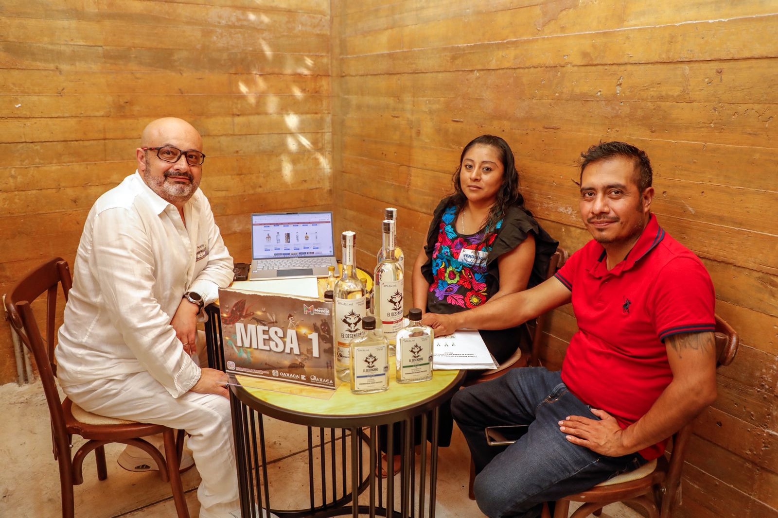 Impulsa Sedeco el desarrollo económico local a través del Área de Negocios en la Feria del Mezcal 2025