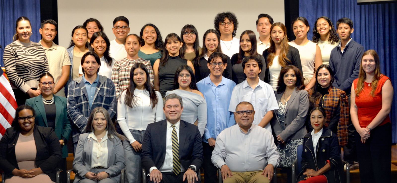 Parten a Estados Unidos los primeros becarios del programa “Primavera Oaxaqueña”