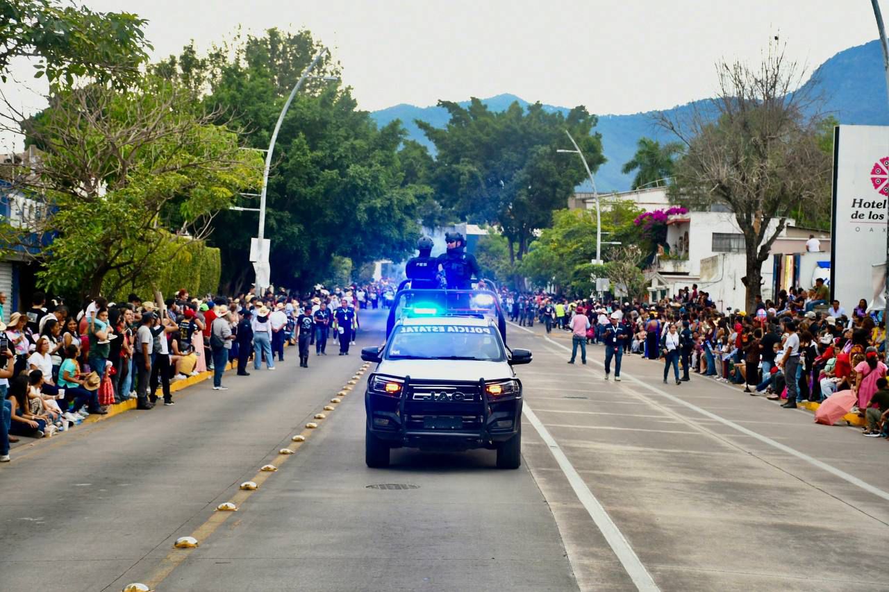 Concluye con saldo blanco segundo Desfile de Delegaciones de Guelaguetza 2025