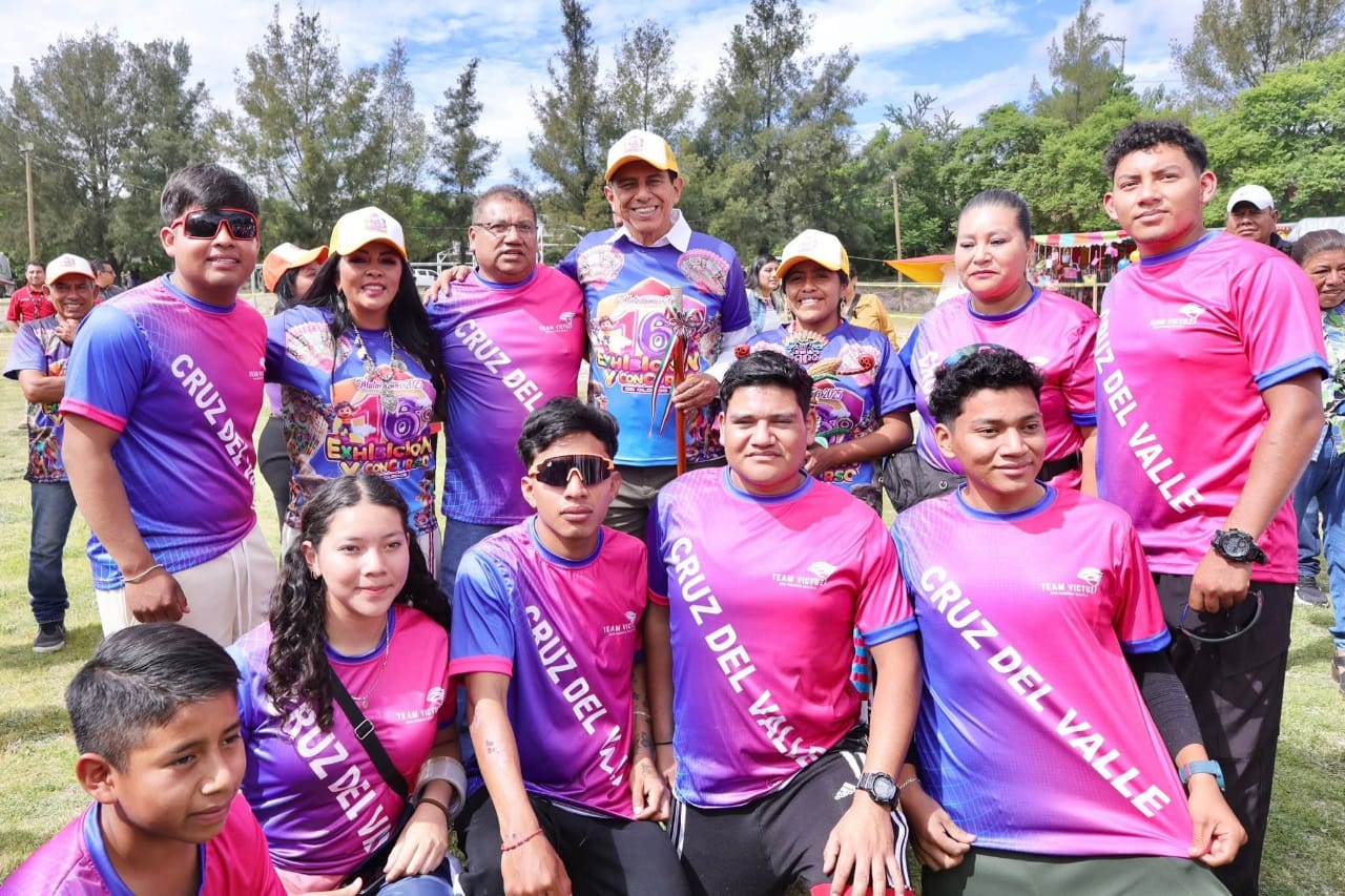 Impulsa Salomón Jara tradición de globos de cantoya en Matadamas, Etla
