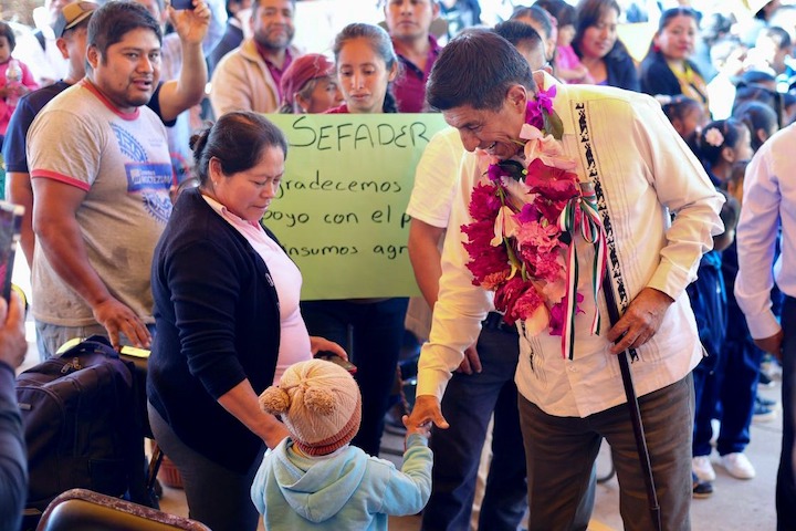 Consolida Salomón Jara la paz entre habitantes de Santo Domingo Ixcatlán y Santa Cruz Tacahua