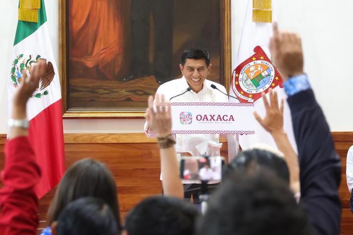 Destaca Salomón Jara espíritu incluyente y comunitario de la Guelaguetza