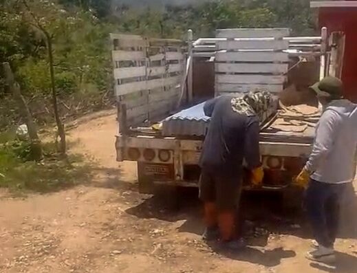 Continúa la ayuda en la Costa; Ceabien entrega más de mil láminas a familias damnificadas por el huracán Erick