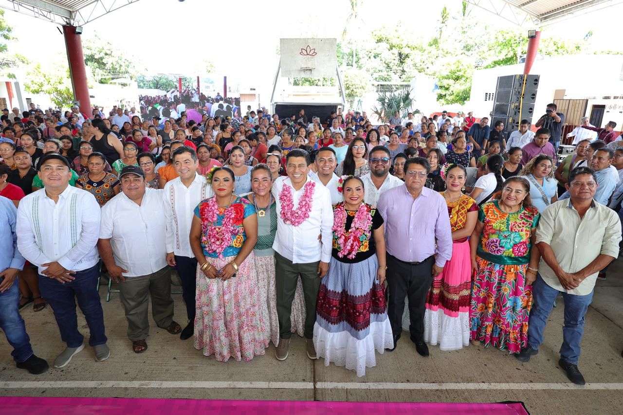 Respalda Salomón Jara a emprendedoras del Istmo de Tehuantepec con la entrega de mil créditos a la palabra Mujer Primavera