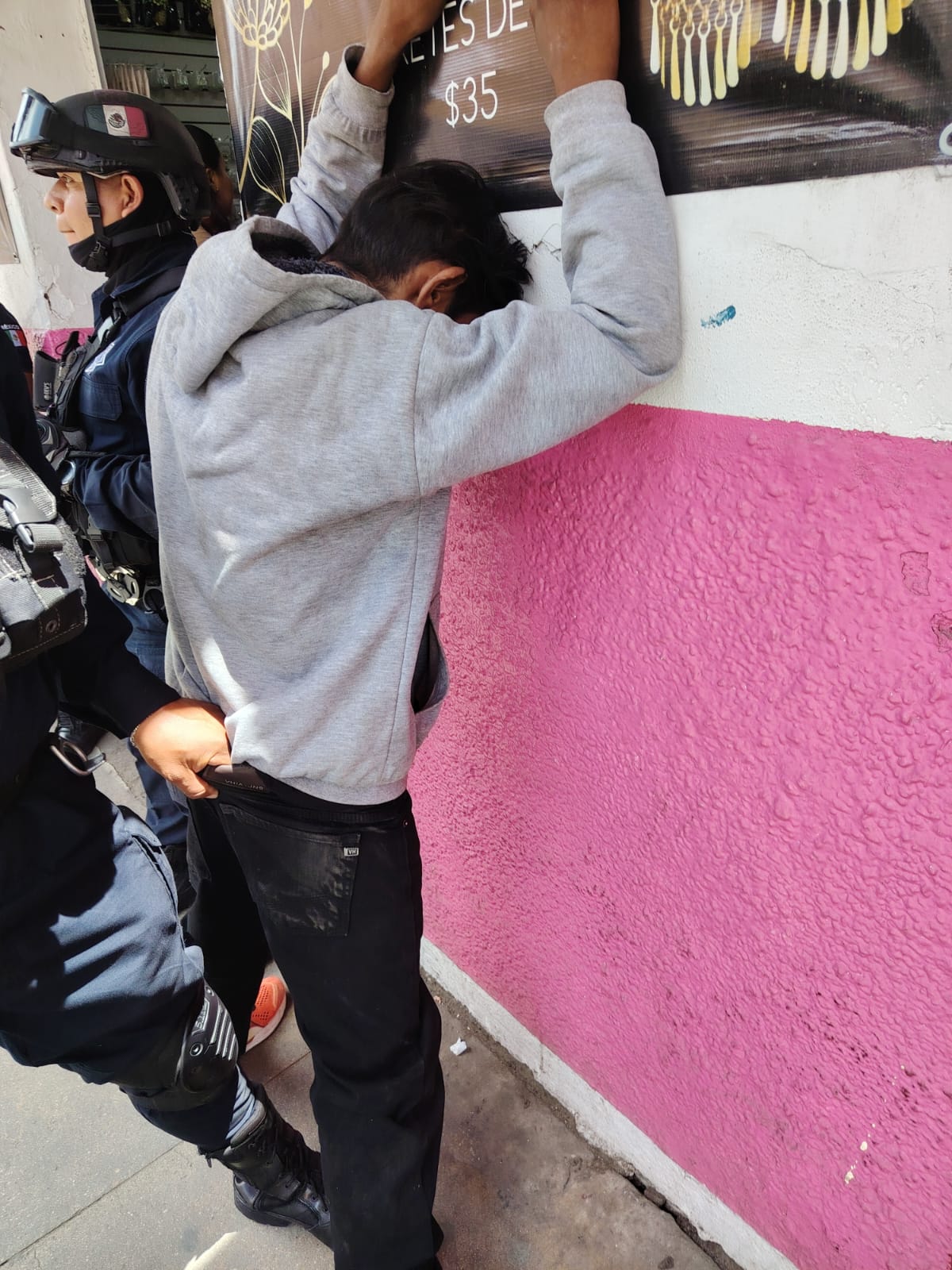 Detienen elementos de seguridad a masculino por robo a comercio