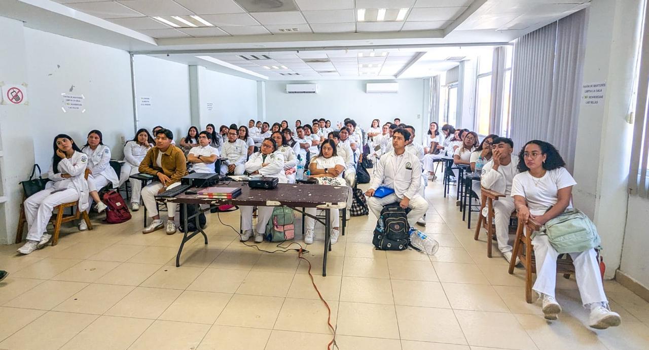 Fortalece SSO atención médica con 292 pasantes del servicio social en el Istmo