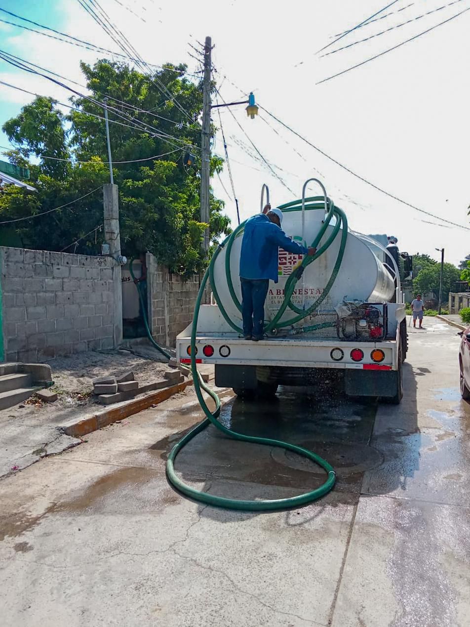 Refuerza Ceabien el abasto de agua potable en Salina Cruz para atender a quienes más lo necesitan