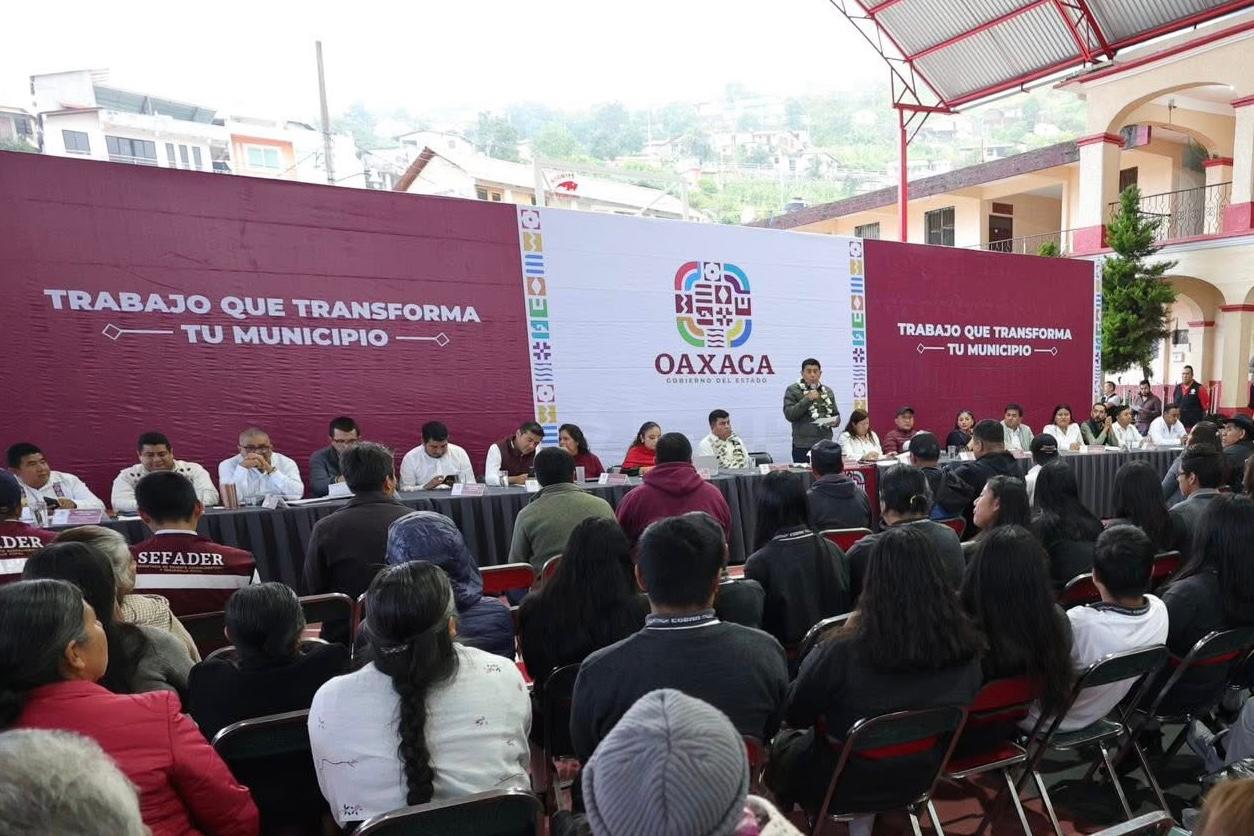 Garantiza Gobierno de Oaxaca conectividad y desarrollo con pavimentación en Totontepec Villa de Morelos