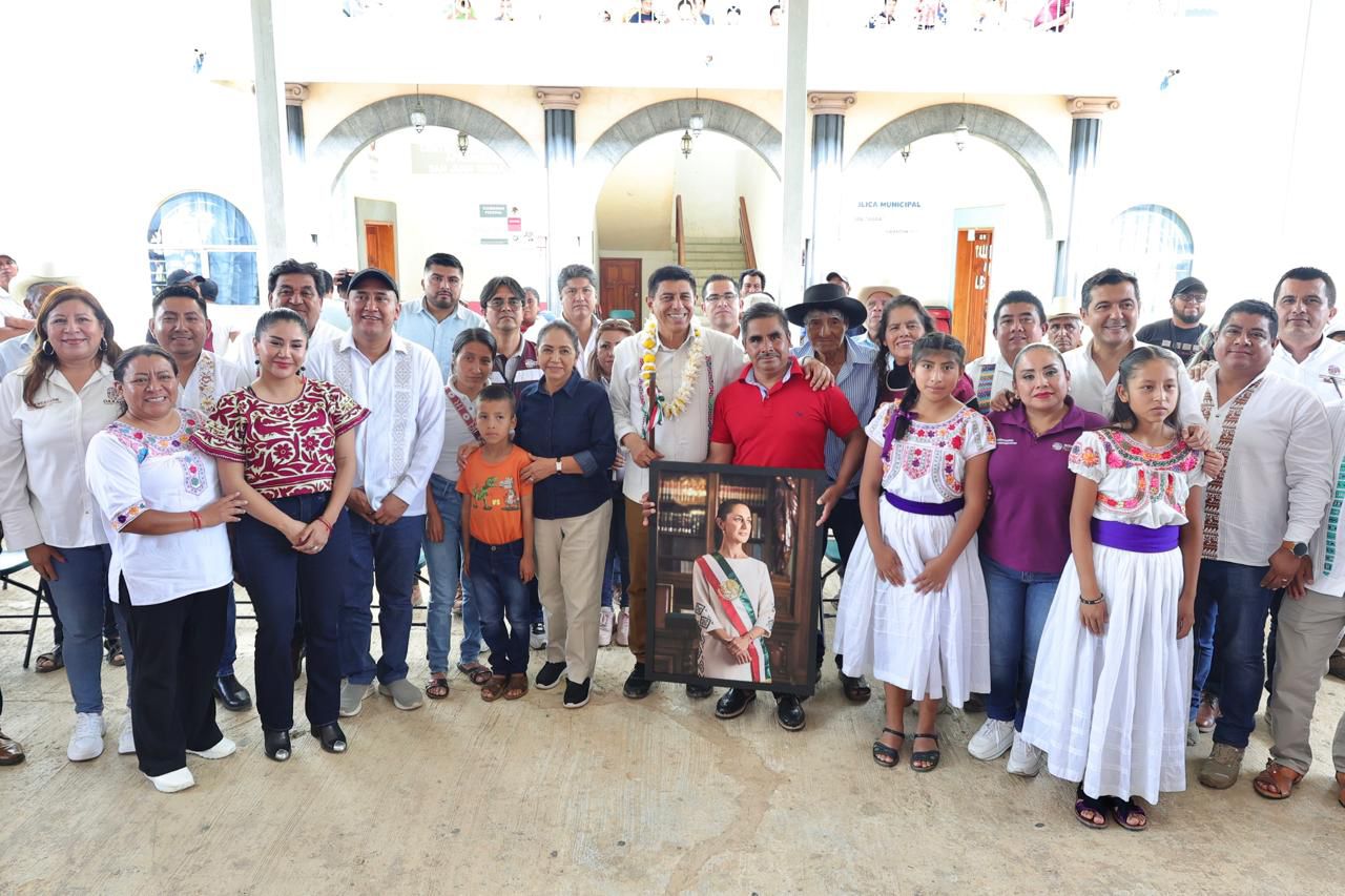 Como nunca antes, Salomón Jara prioriza la conectividad y progreso con la pavimentación de caminos en la Sierra de Juárez
