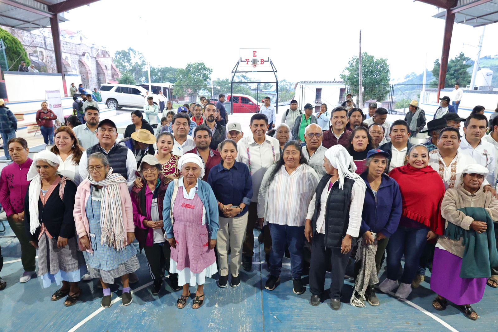 Con respaldos y obras, concluye Salomón Jara segunda visita a municipios del Distrito de Villa Alta