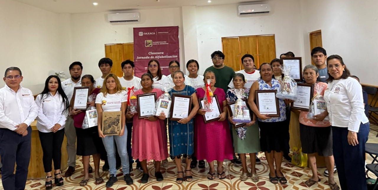 Avanza San Pedro Pochutla en la alfabetización de personas adultas