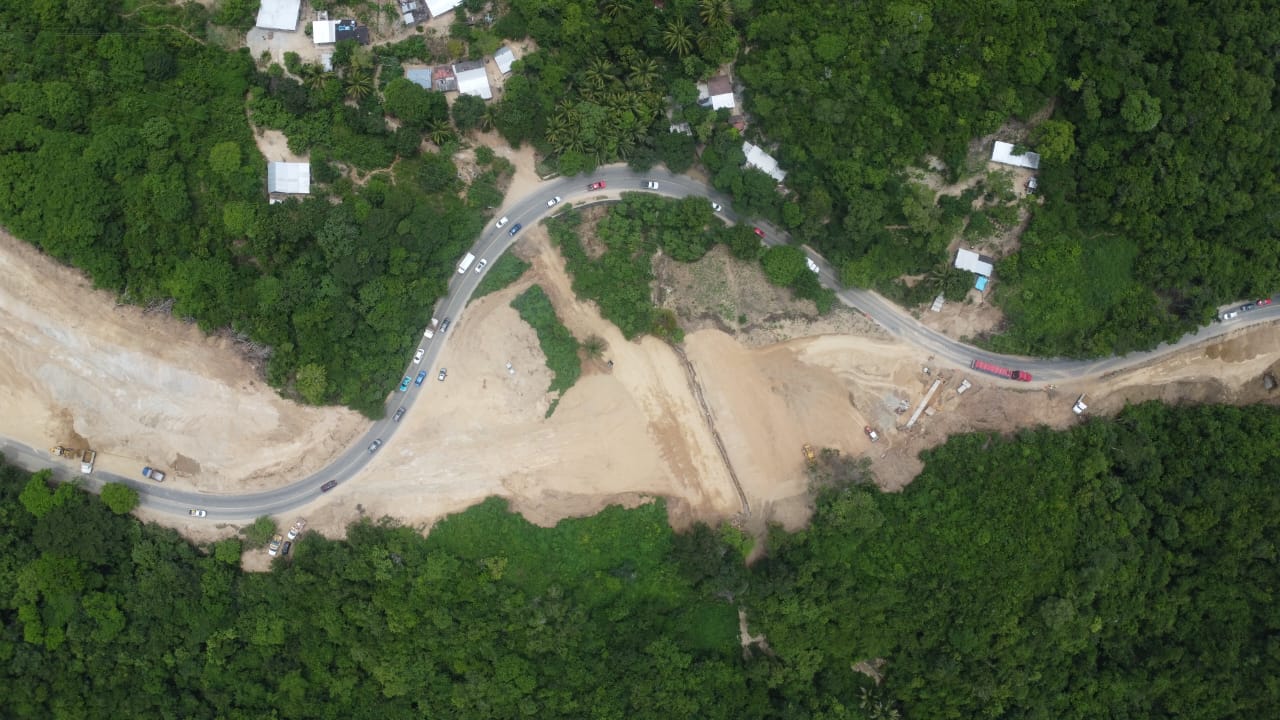 Exhorta Sectur Oaxaca a turistas tomar precauciones por paso intermitente en carretera federal 200