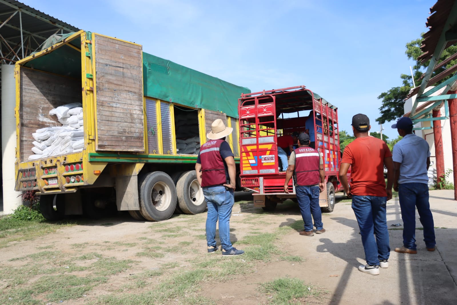 Entrega Gobierno de Oaxaca insumos agrícolas a damnificados de la Costa por huracán Erick