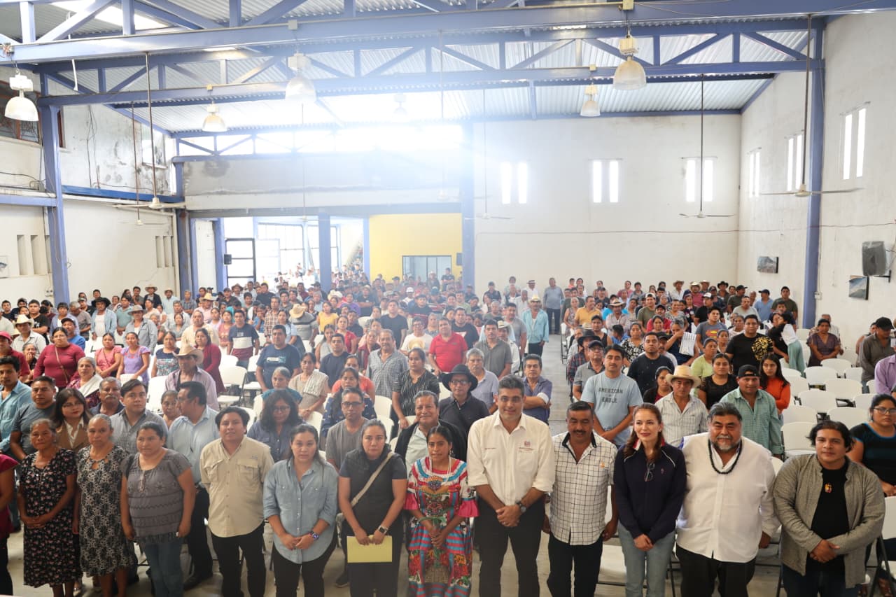 En asamblea comunitaria de Villa Hidalgo Yalalag, Gobierno de Oaxaca reitera acompañamiento ante apropiación cultural por parte de Adidas