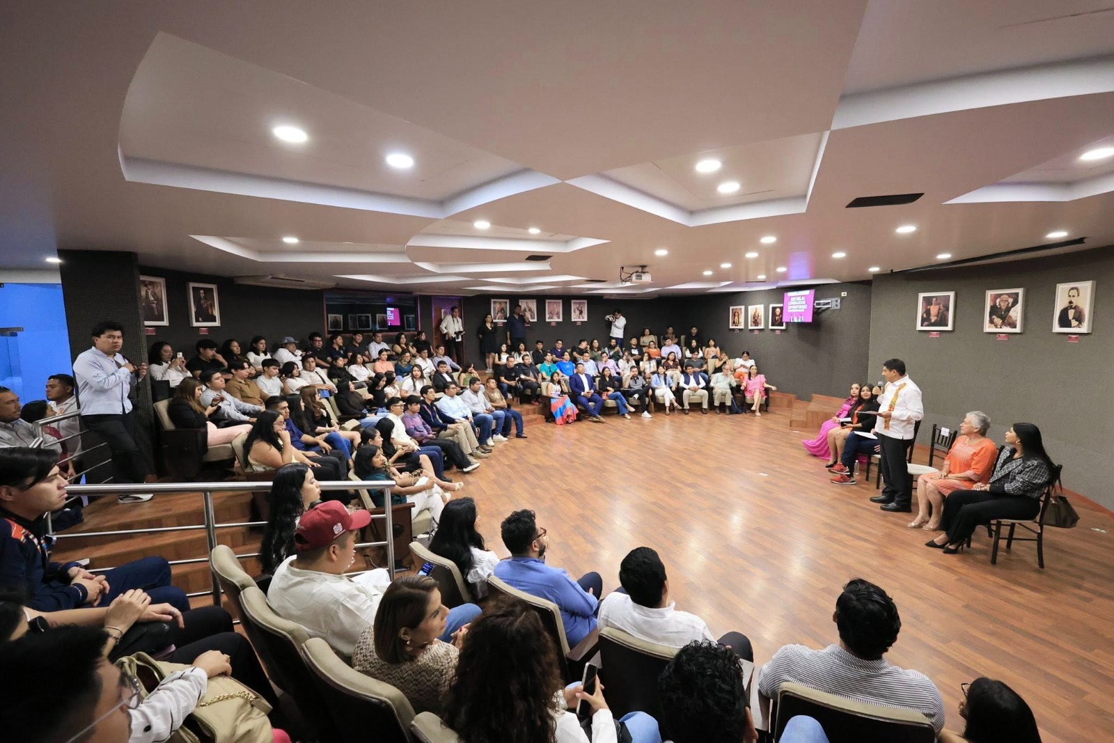 Abre Salomón Jara jornada de charlas con líderes juveniles para transformar Oaxaca