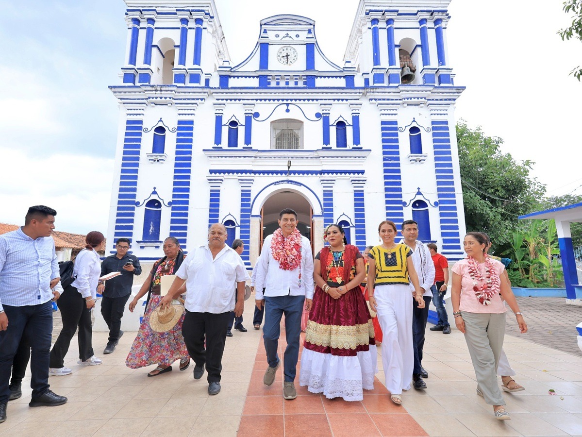Entrega Gobierno de Oaxaca a Santo Domingo Tehuantepec patrimonio cultural y fortalece infraestructura educativa con más de 6.7 mdp