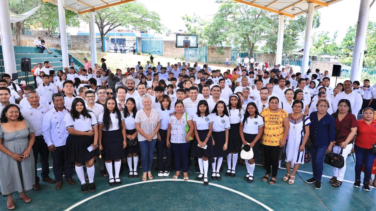 Inaugura Salomón Jara aulas reconstruidas en el CBTa 10 de Pinotepa Nacional