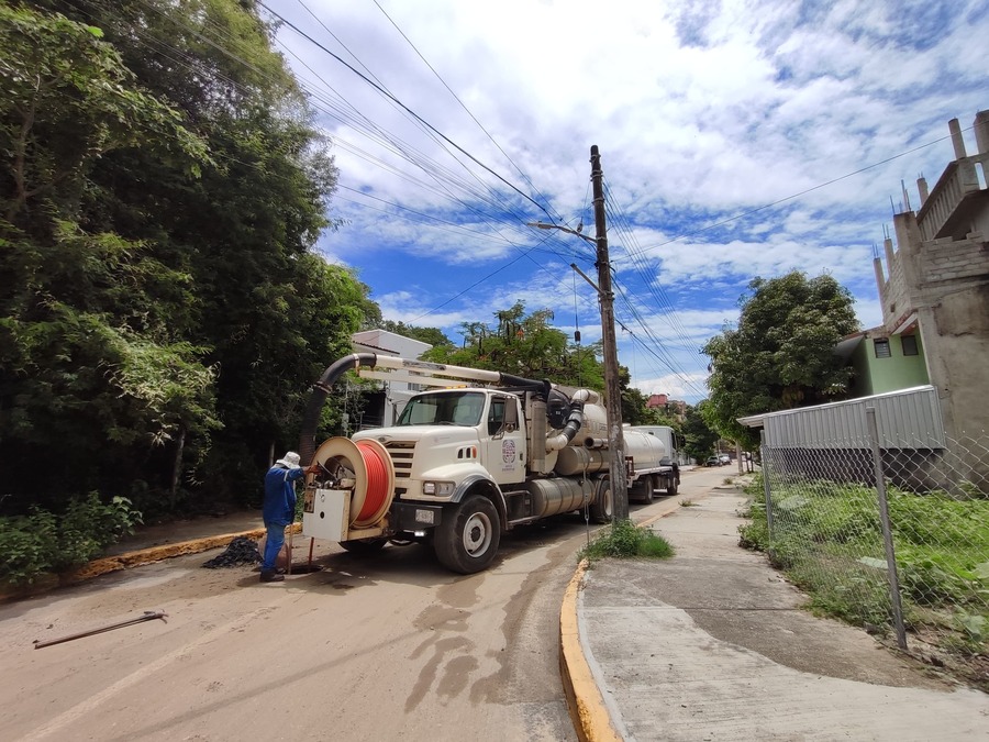 Da Ceabien mantenimiento a drenaje de Bahías de Huatulco