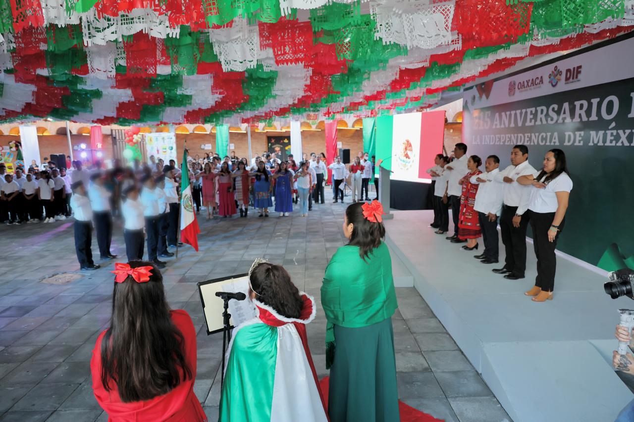 Honra DIF Oaxaca a las mujeres y hombres que legaron patria y libertad