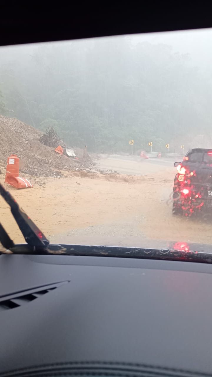 Por lluvias, emite Protección Civil recomendaciones para transitar en supercarretera Barranca Larga-Ventanilla