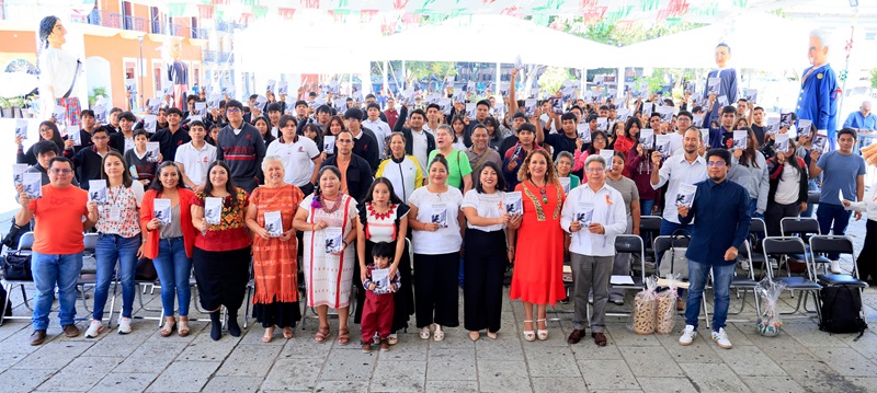 Premia Secretaría de las Mujeres a ganadoras de concurso de poesía que realza a protagonistas de la construcción del país