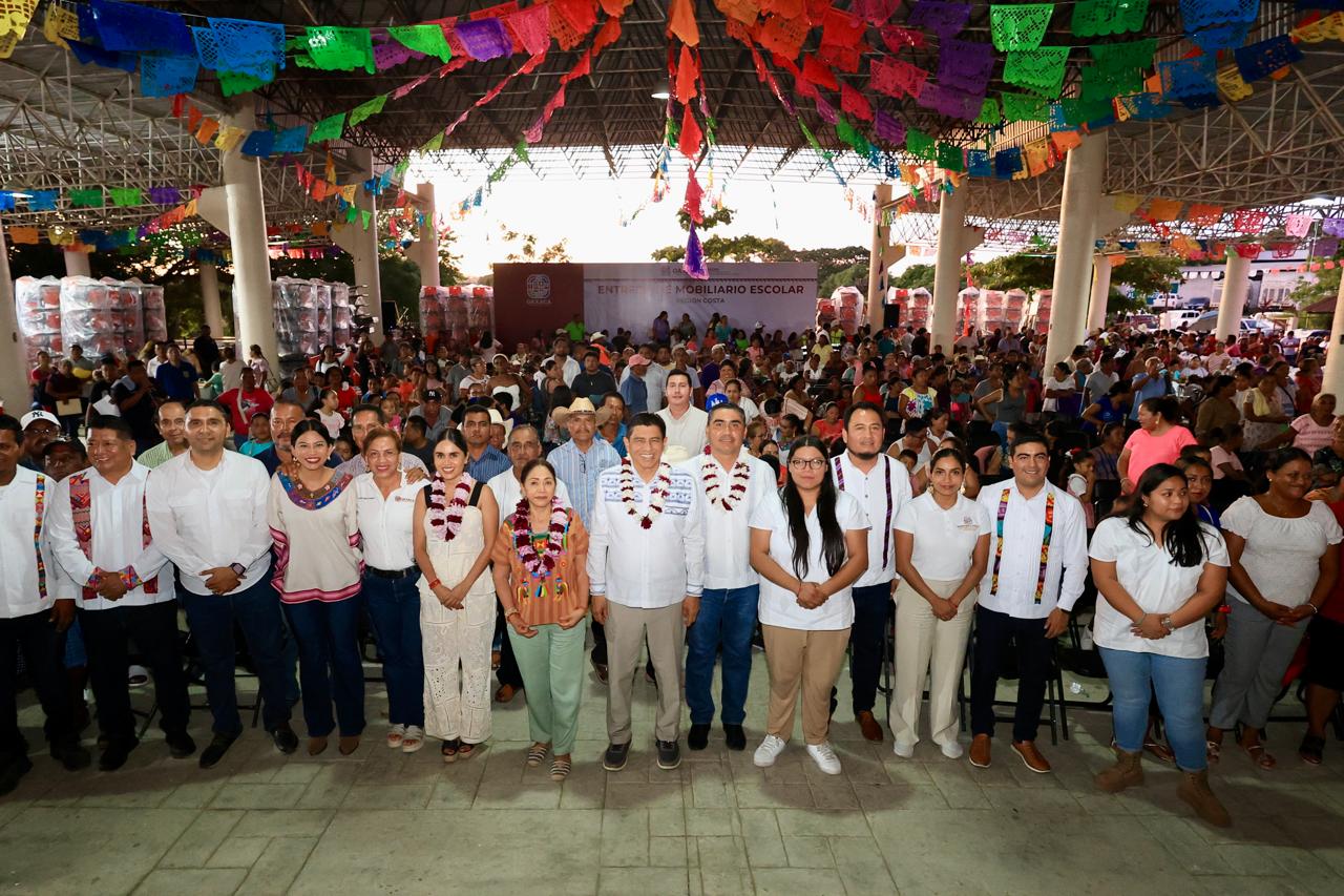 Fortalece Gobierno de Oaxaca política social con entrega de más de mil 700 apoyos alimentarios en Pinotepa Nacional y San José Estancia Grande