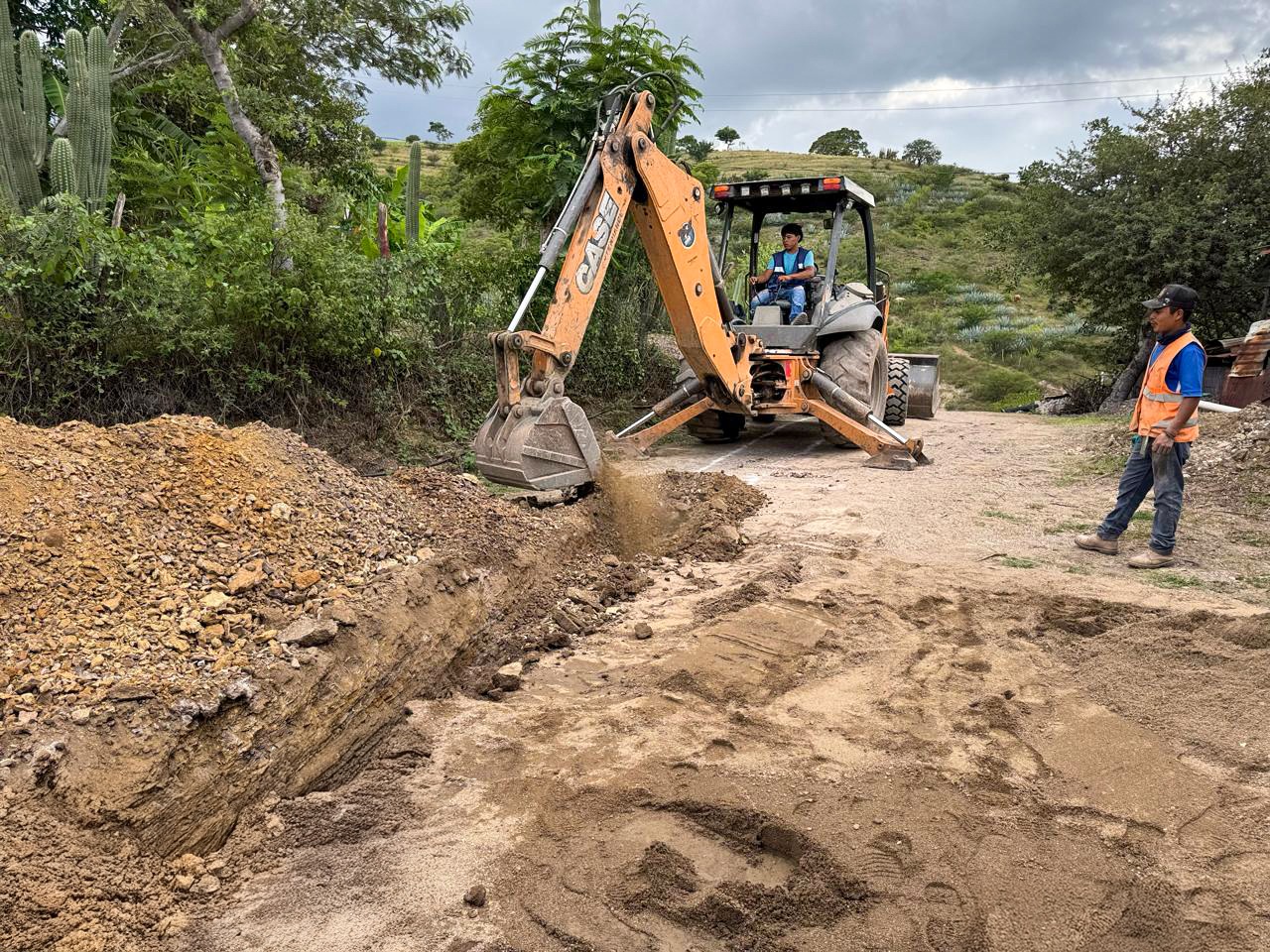Construye Ceabien segunda etapa del sistema de alcantarillado sanitario en San Vicente Coatlán