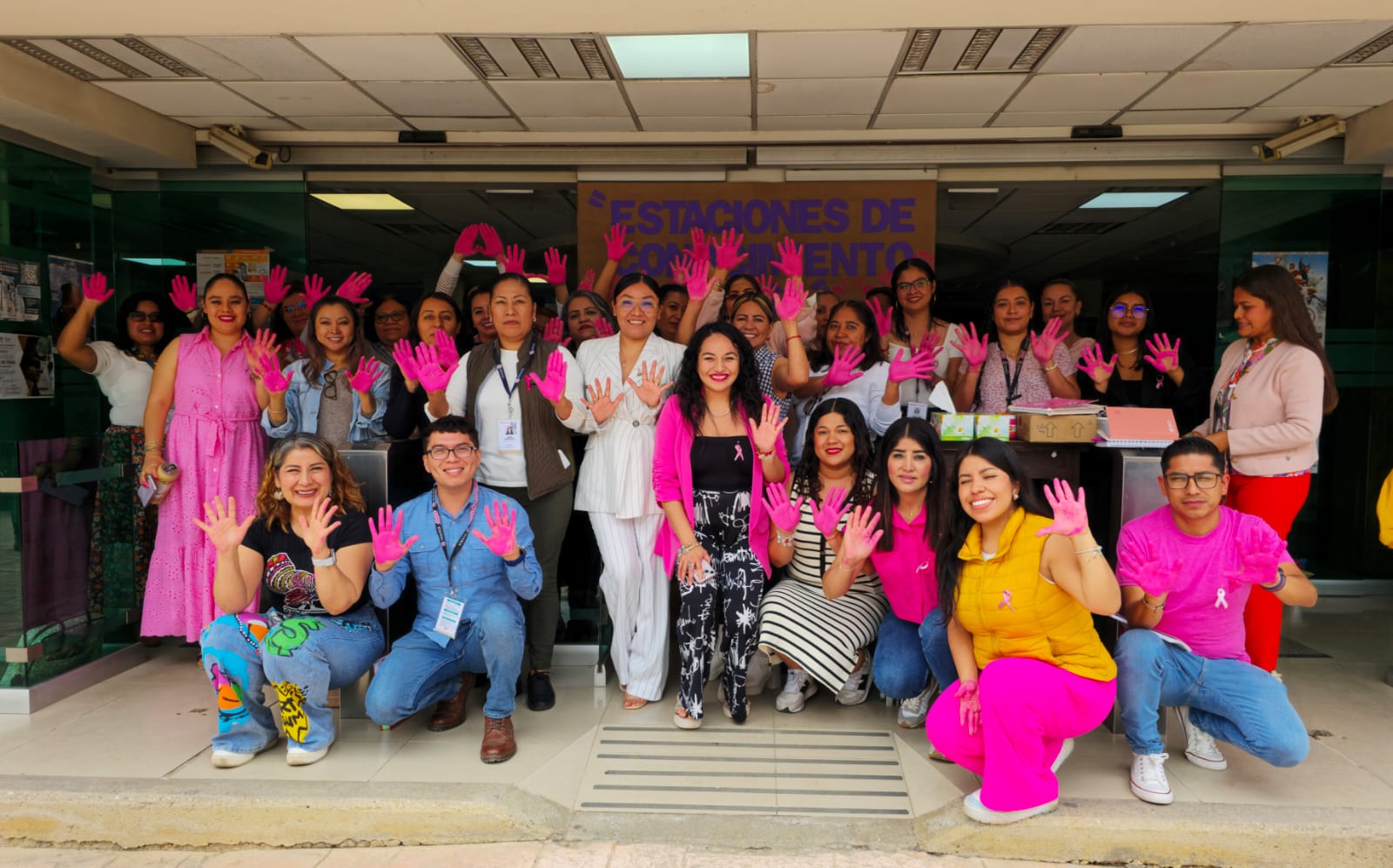 Promueve Secretaría de Administración prevención y concientización del cáncer de mama