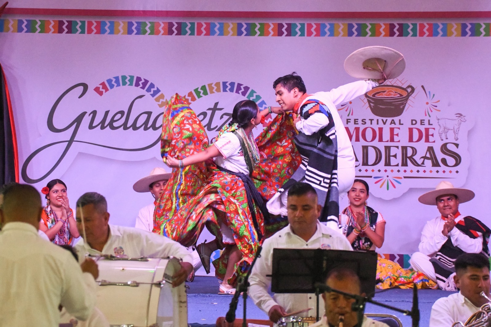 Goza Oaxaca la cultura de la Mixteca con la muestra de la Guelaguetza Ñuu Savi