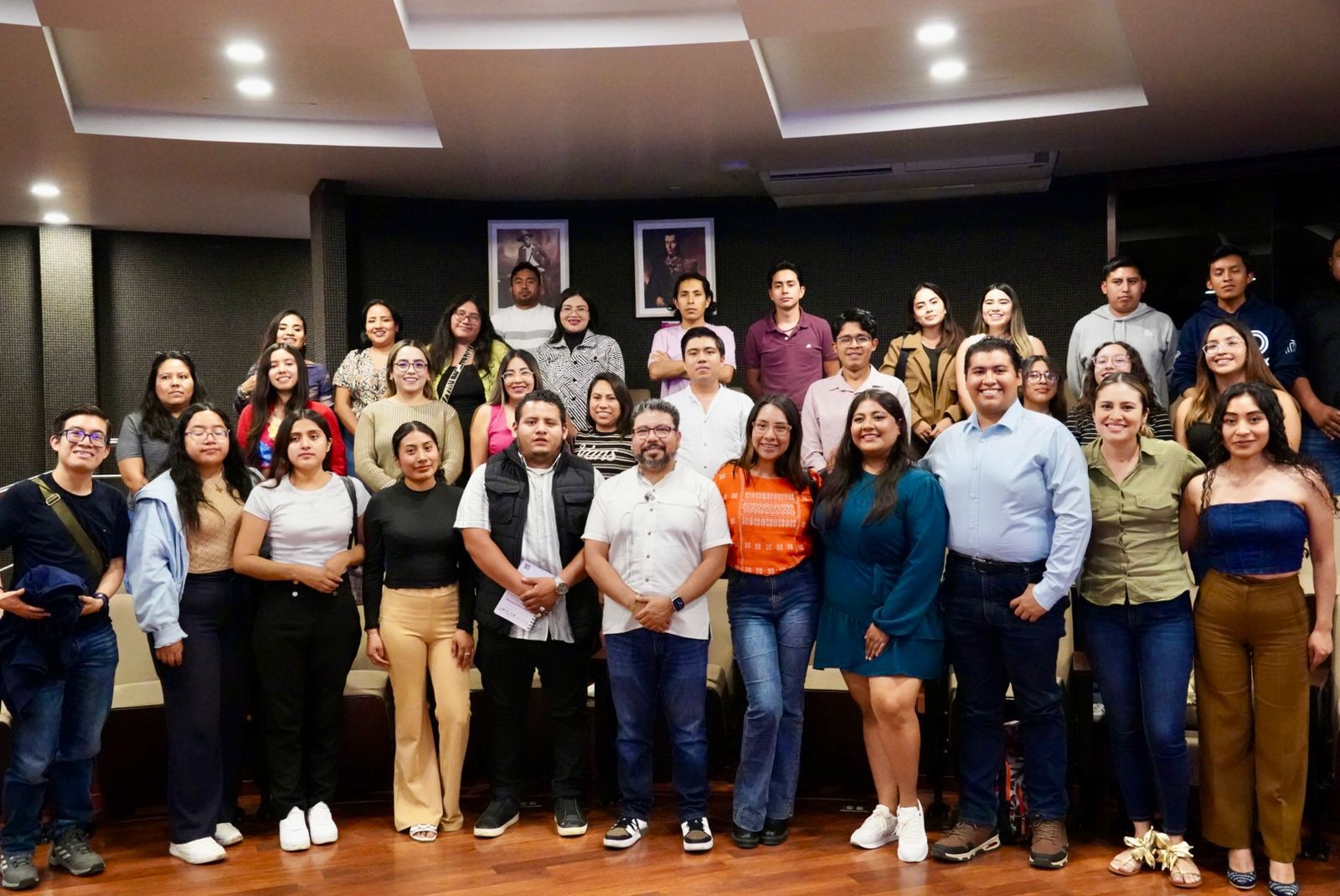 Juventudes oaxaqueñas exponen sus opiniones sobre la Revocación Mandato