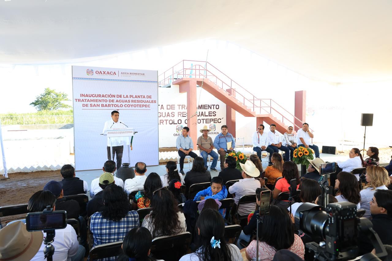 Con hechos, Salomón Jara lleva saneamiento y desarrollo a San Bartolo Coyotepec